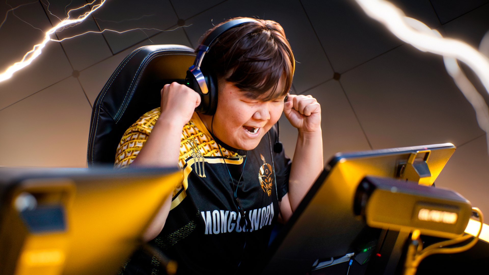 The MongolZ Defeats HEROIC to Win Thunderpick Championship bg