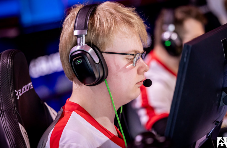 MOUZ vs Falcons &mdash; a Fierce Duel at Semi-finals BLAST Rivals 2025