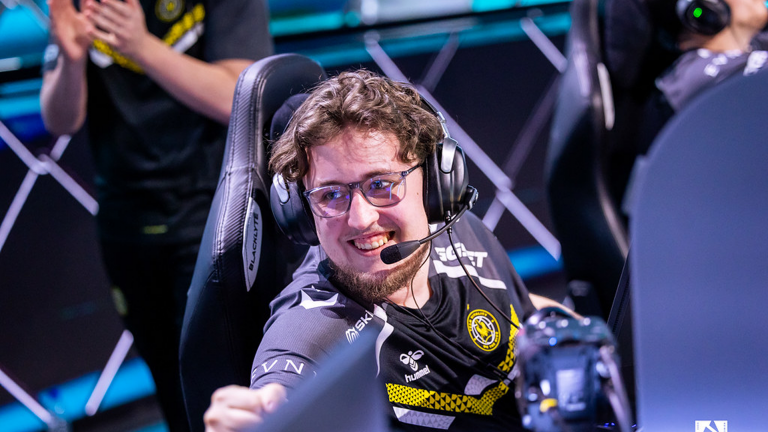 Vitality Defeats MOUZ &mdash; 2:1 at BLAST Rivals 2025