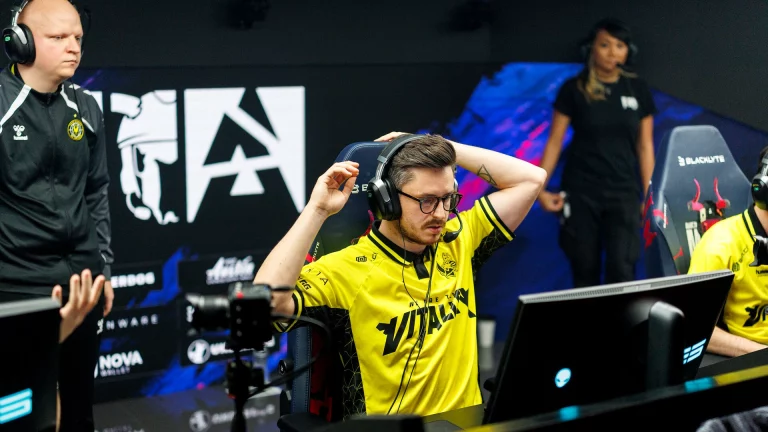 apEX finally keeps his word &ndash; Vitality&rsquo;s captain goes bald