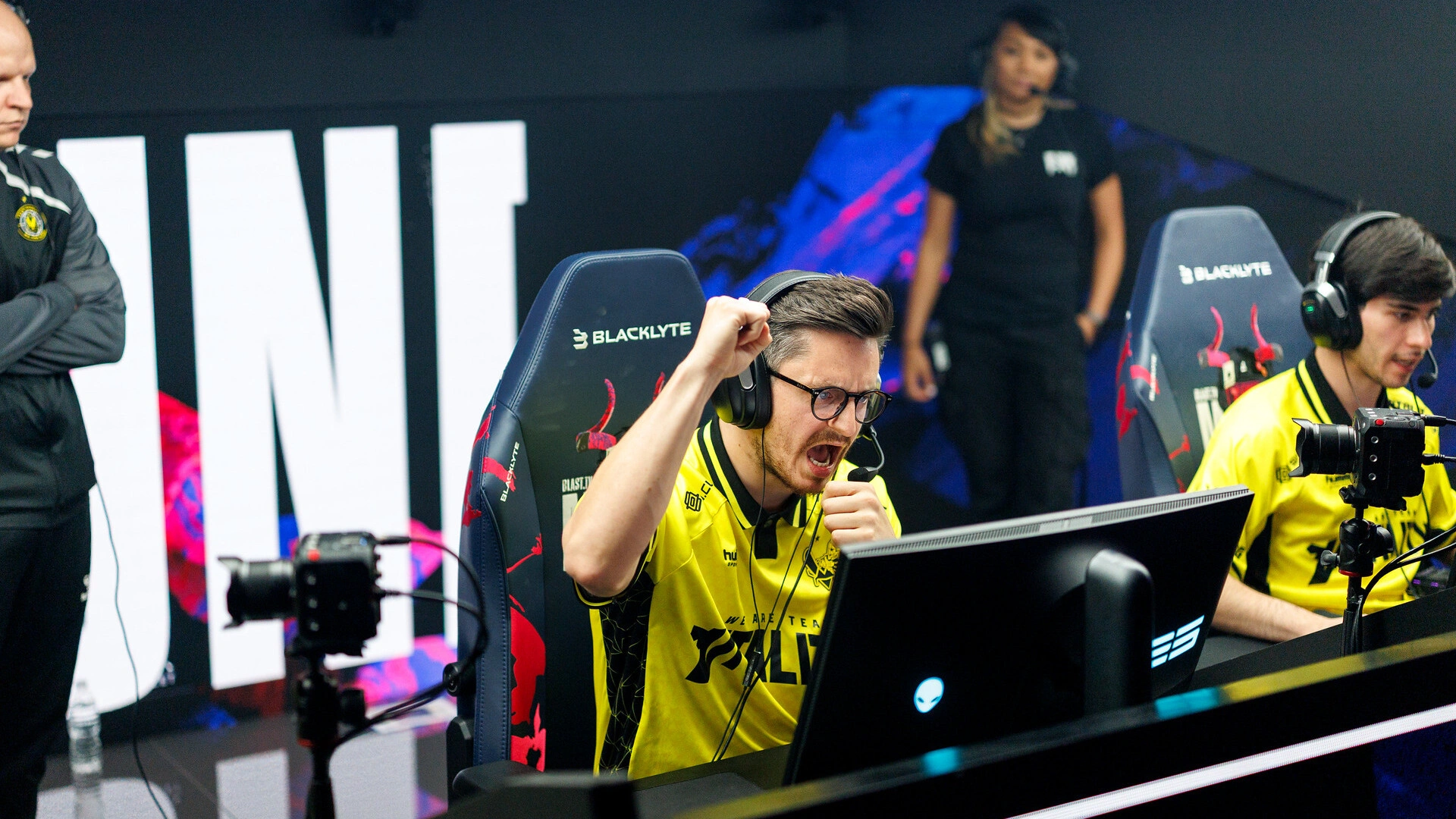 Vitality crush MOUZ in the BLAST Open London 2025 semi-final to reach the grand final