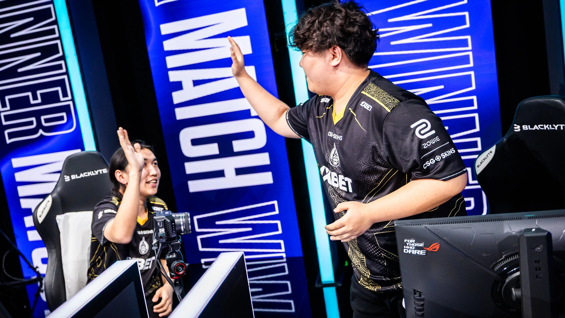 The MongolZ advance to EWC 2025 semifinals, eliminating 3DMAX