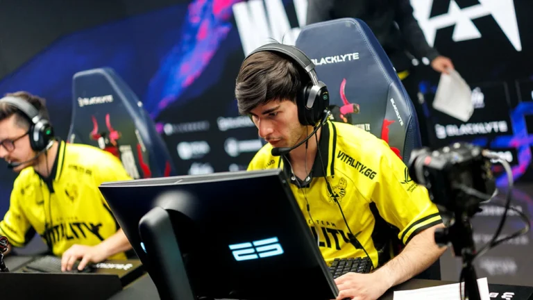 Aurora and Vitality Confidently Advance to BLAST Bounty 2025 LAN Finals