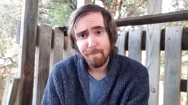 Asmongold chimes in on the harassment debate about a CS2 game involving a female streamer