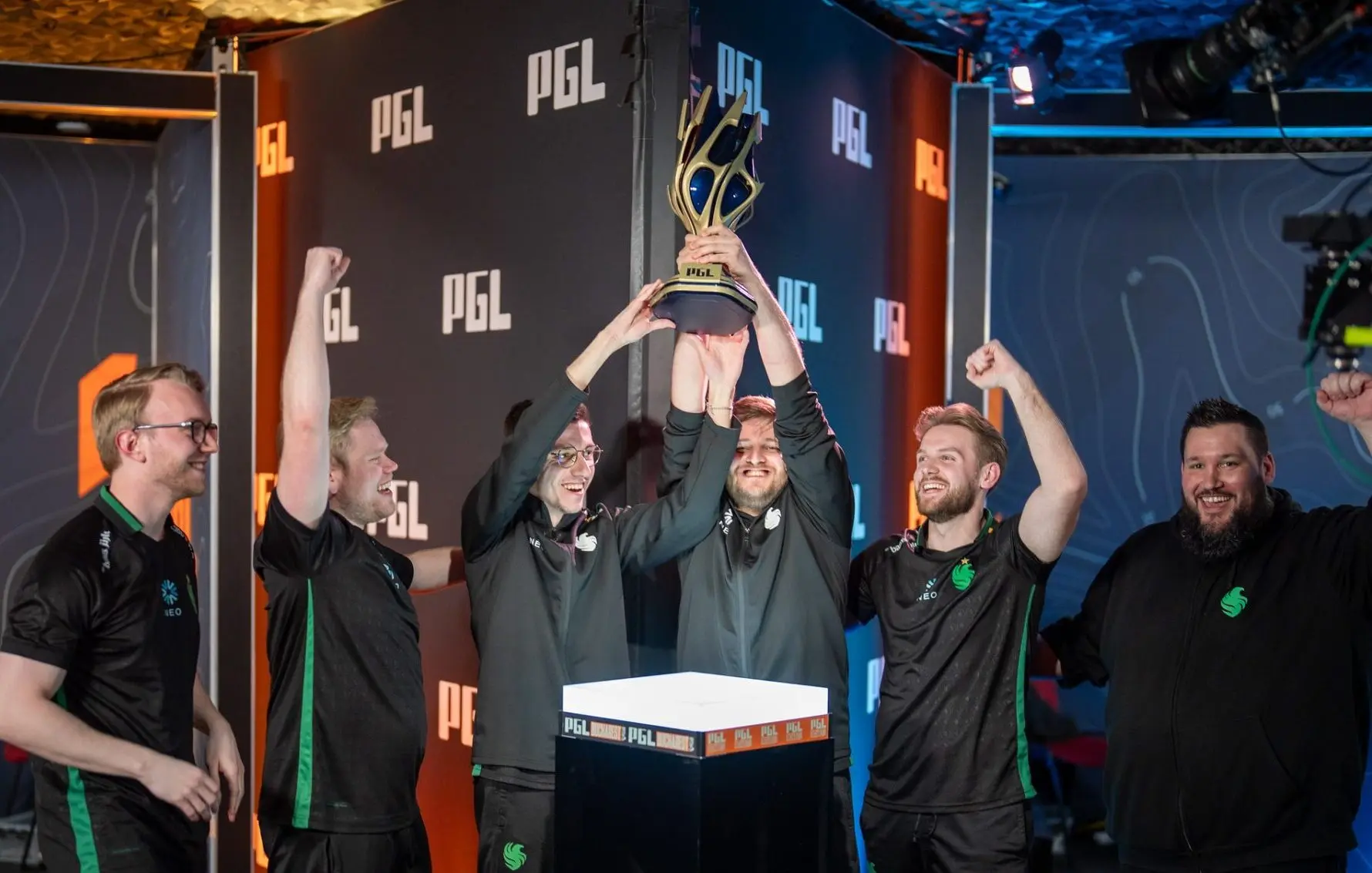 Falcons &mdash; the team with the best LAN win rate among the top 20