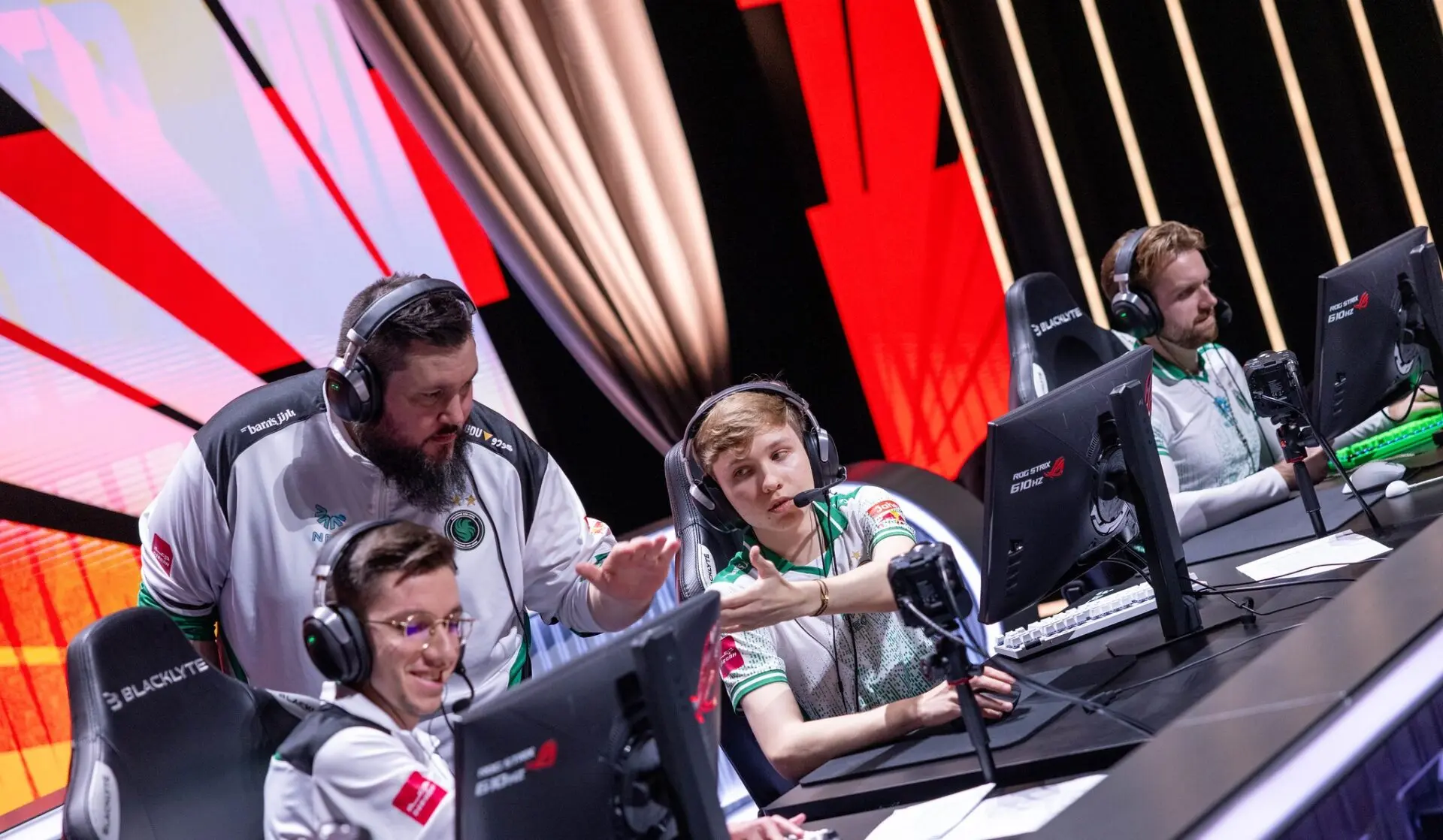 Prediction for B8 vs Falcons &mdash; StarLadder Budapest Major 2025 Stage 3