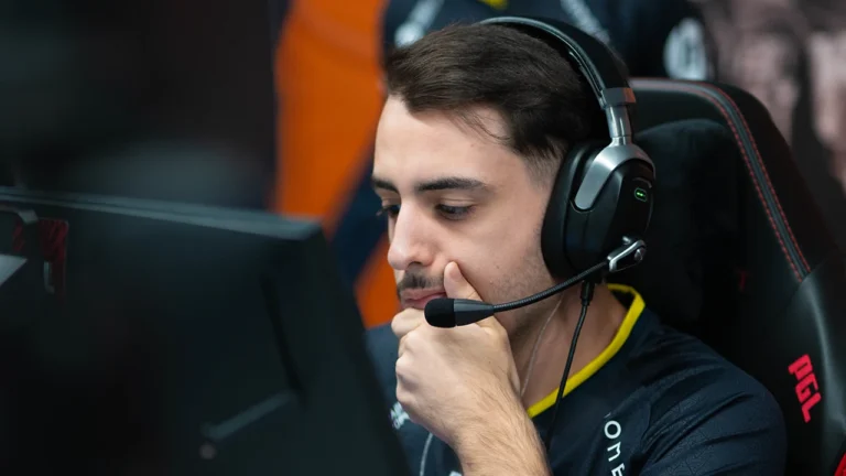 SAW officially announce the sale of their entire roster &mdash; the end of a Portuguese era