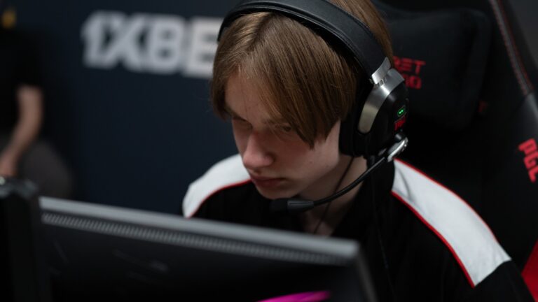 B8 defeated Legacy and advanced to the playoffs &mdash; PGL Bucharest 2026