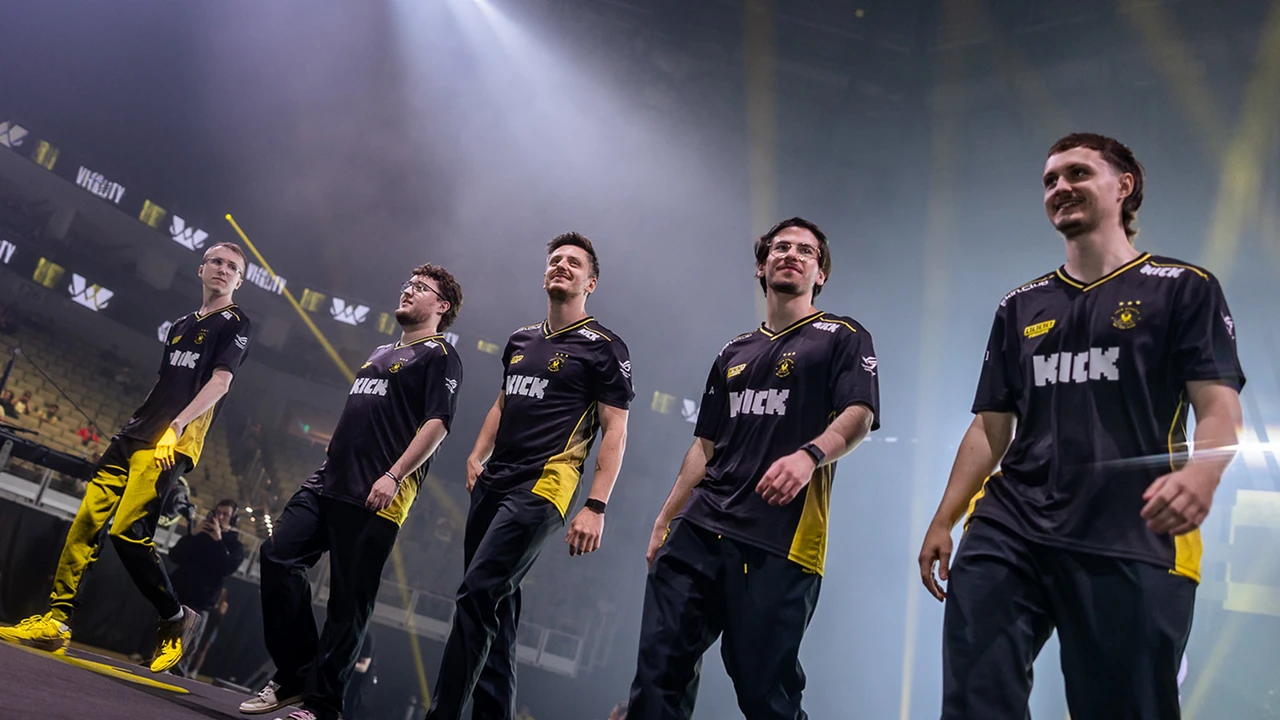 Reddit Debates the End of the Vitality Era: Sudden Collapse or Slow Decline?