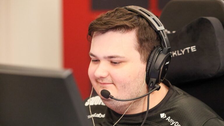 9INE Moved cej0t to Inactive: Polish Player Left the Starting Lineup