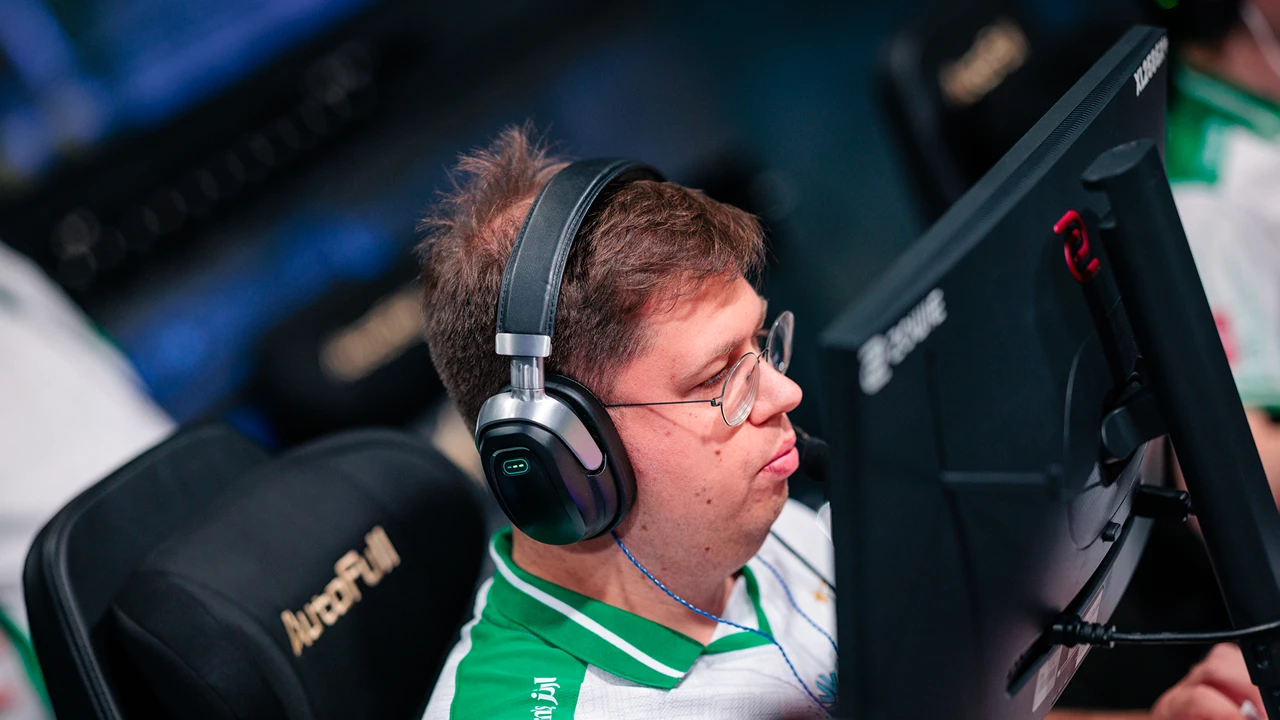 Valve break long-standing Major rule by awarding karrigan a champion trophy
